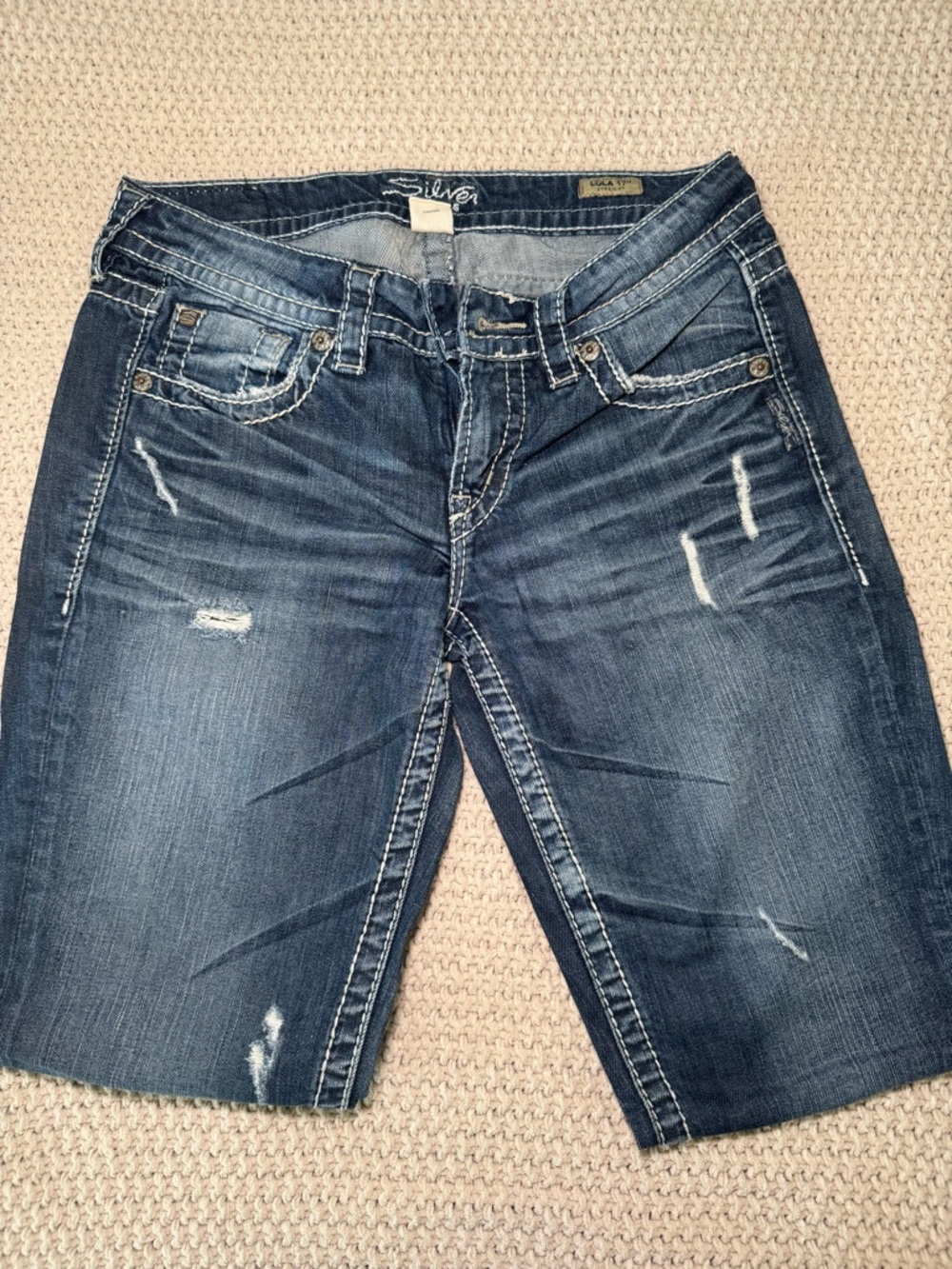 Silver Jeans Women's Medium Blue Straight Leg Jeans with Embroidered Pockets